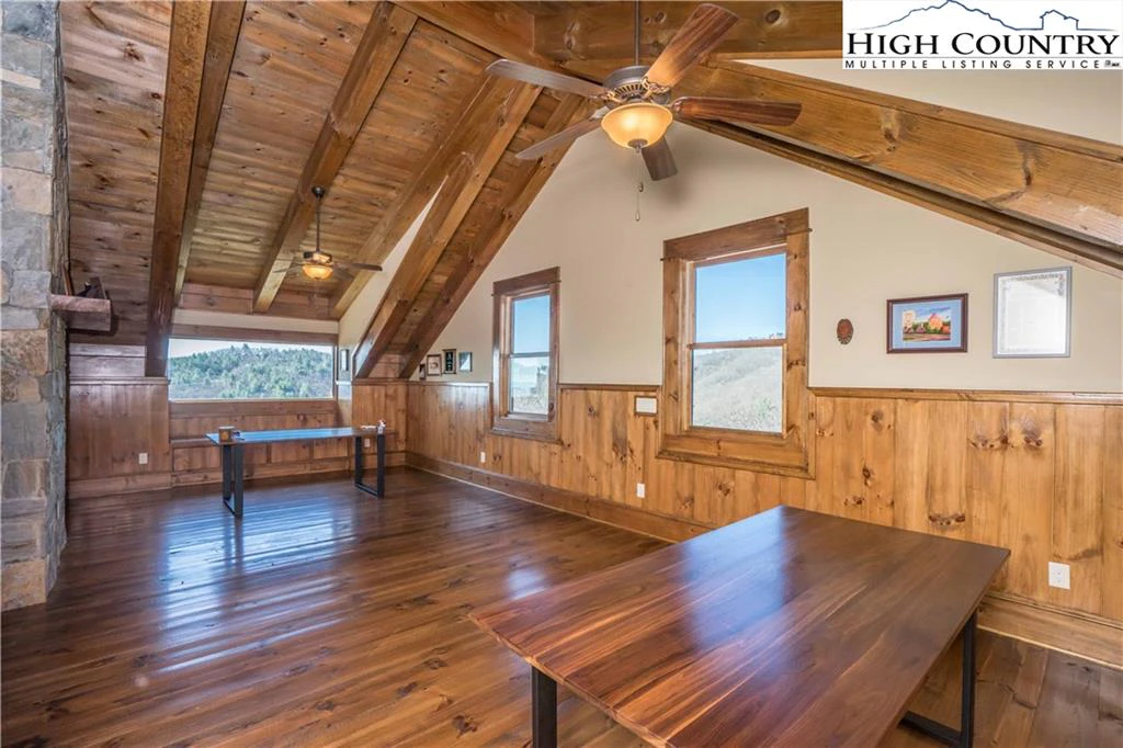 Image number 4 for the current listing