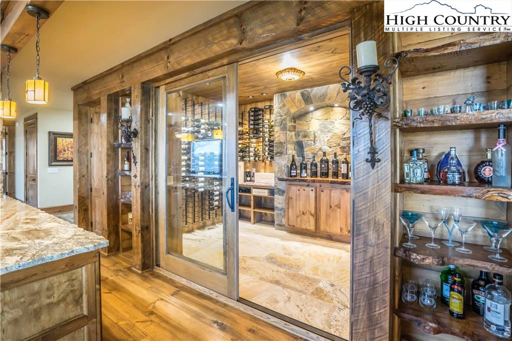 Image number 9 for the current listing