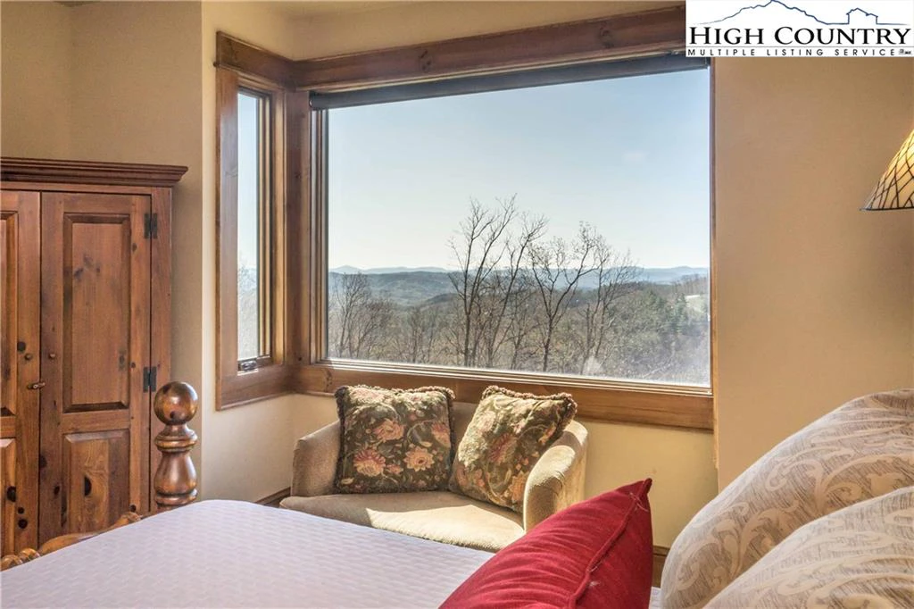 Image number 11 for the current listing
