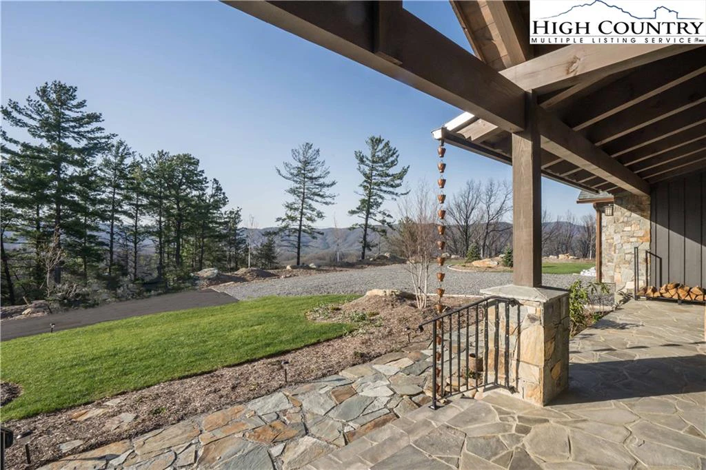 Image number 17 for the current listing
