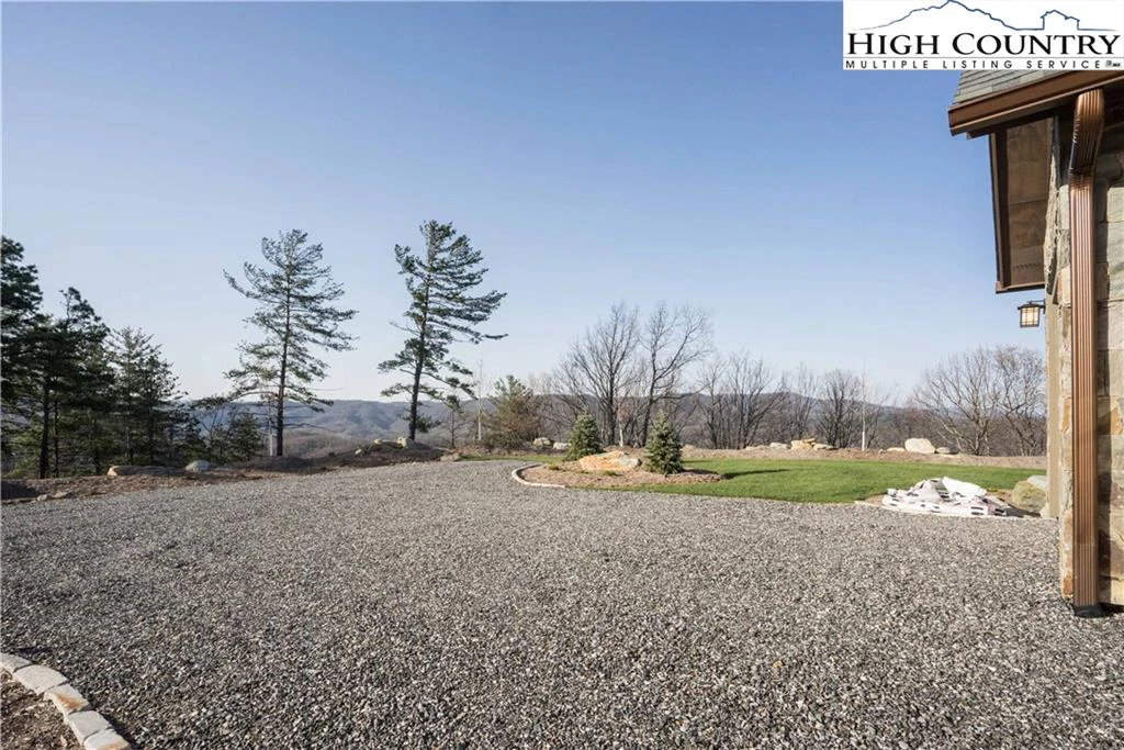 Image number 18 for the current listing