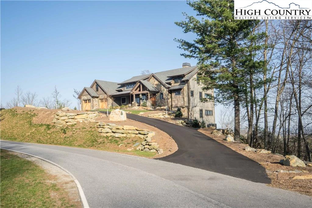 Image number 19 for the current listing