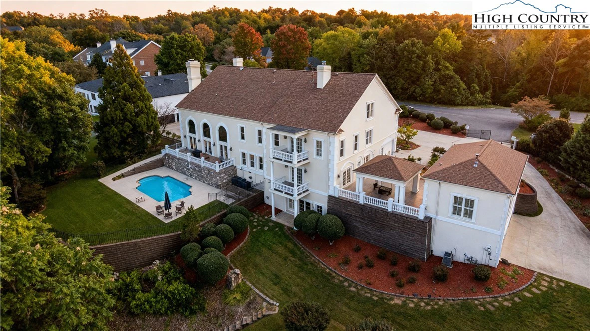 Image number 1 for the current listing
