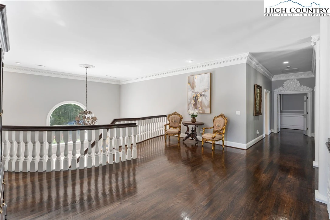 Image number 14 for the current listing