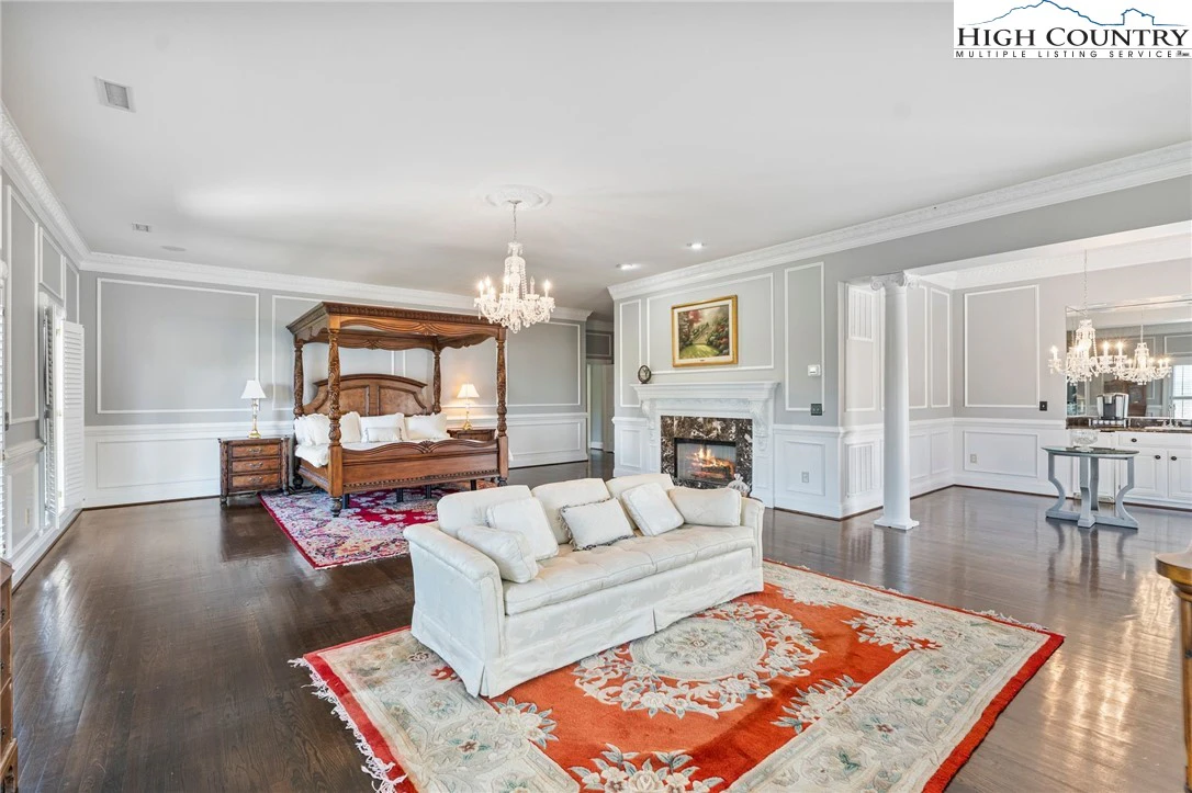 Image number 3 for the current listing