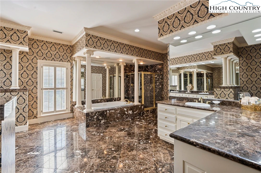 Image number 5 for the current listing