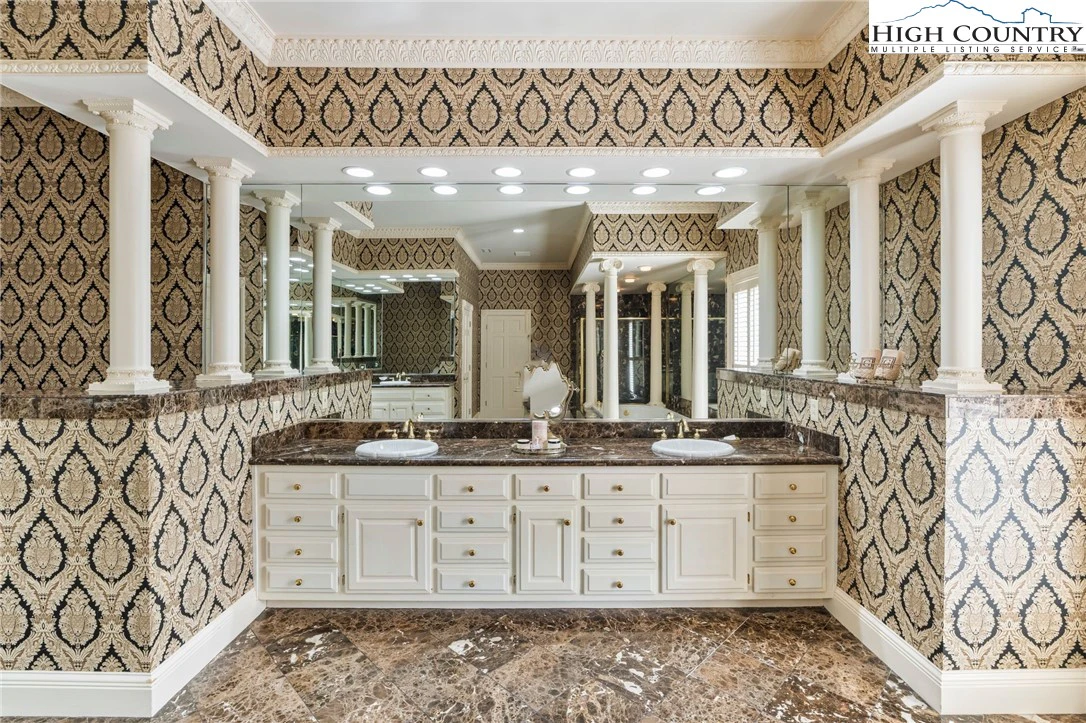 Image number 6 for the current listing