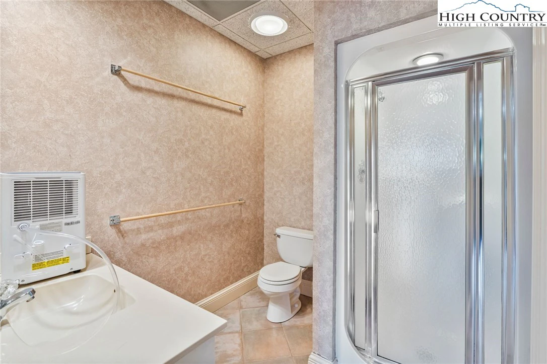 Image number 9 for the current listing