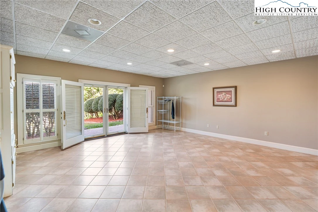 Image number 2 for the current listing