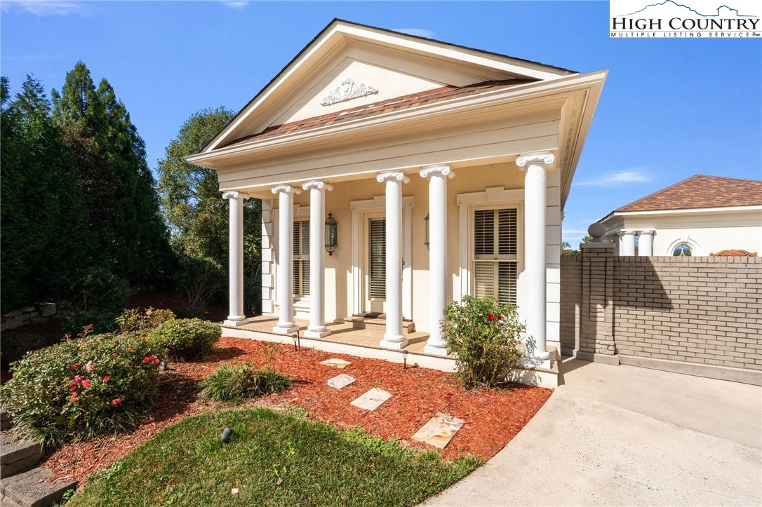 Image number 16 for the current listing