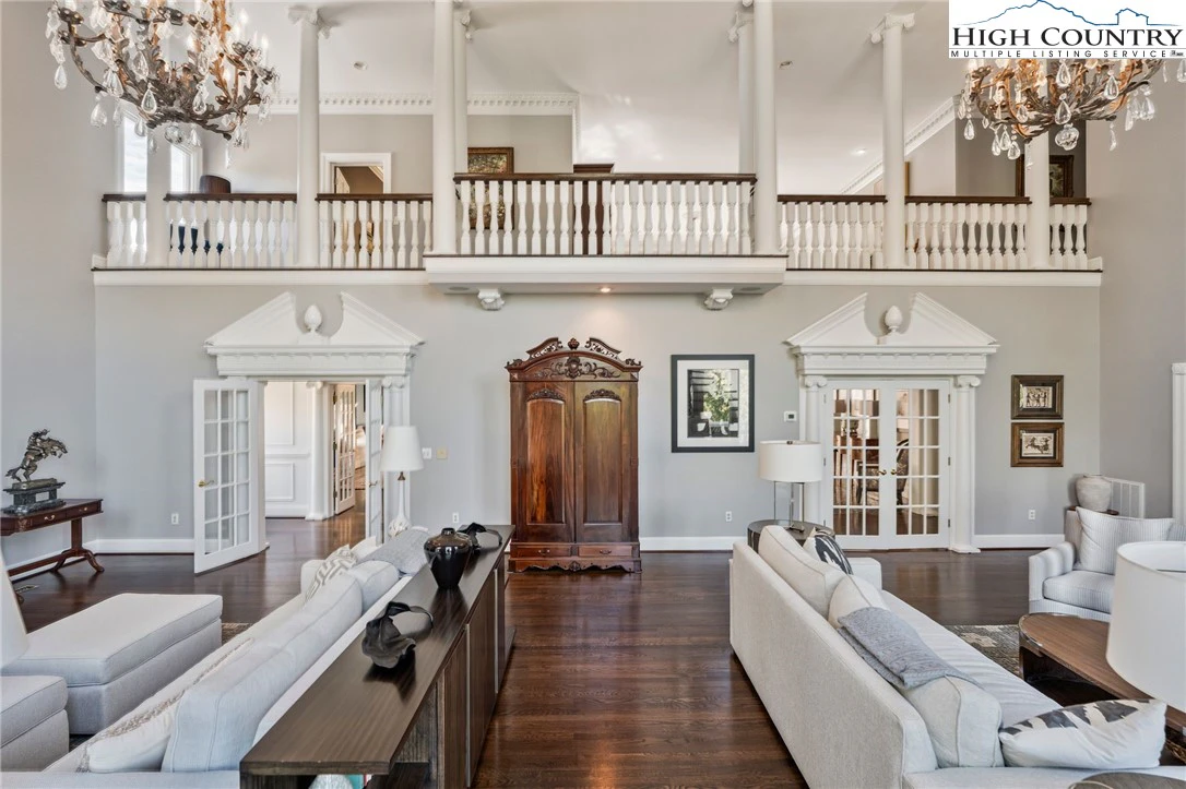 Image number 37 for the current listing