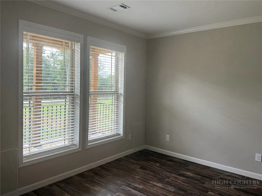 Image number 18 for the current listing