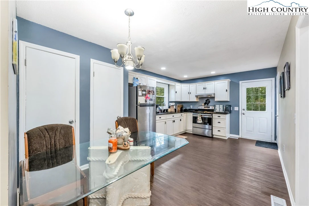 Image number 10 for the current listing