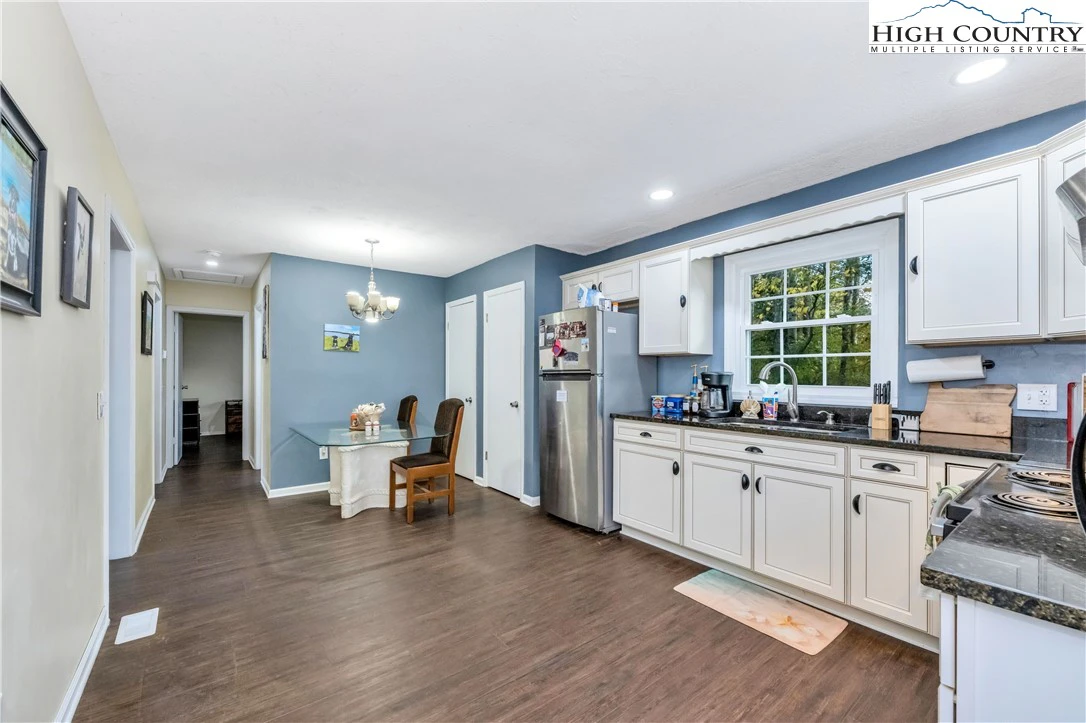 Image number 3 for the current listing