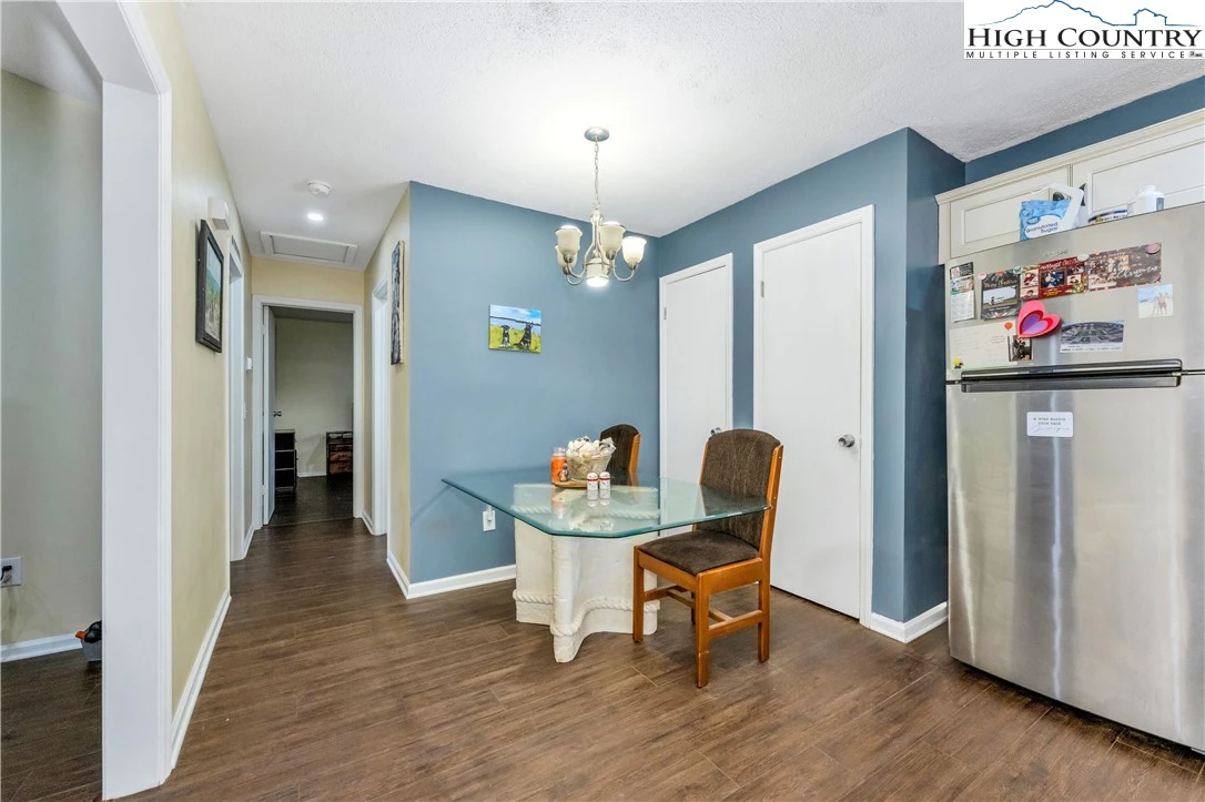 Image number 5 for the current listing