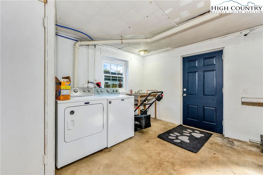 Image number 12 for the current listing