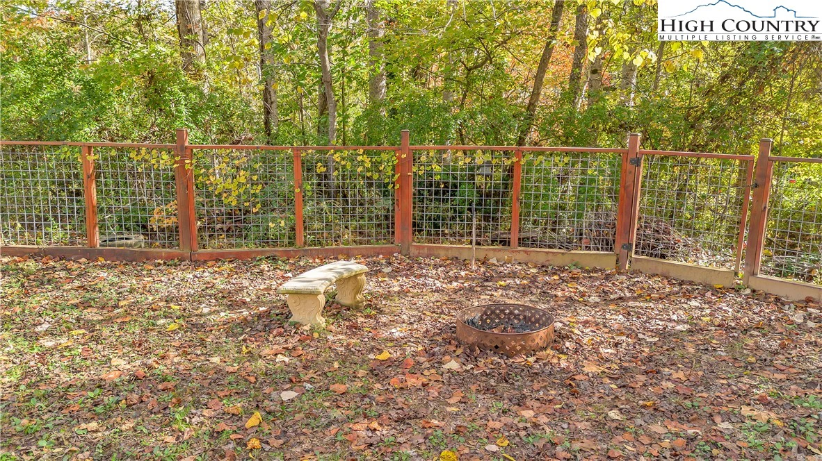 Image number 18 for the current listing