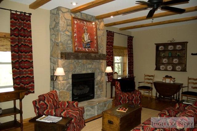 Image number 5 for the current listing
