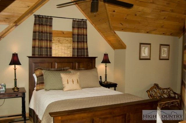 Image number 3 for the current listing