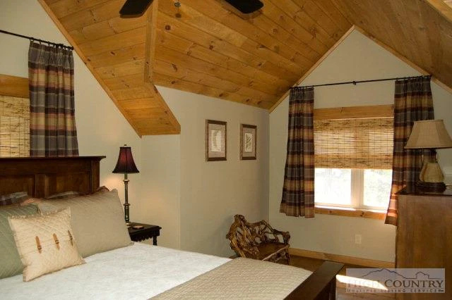 Image number 15 for the current listing