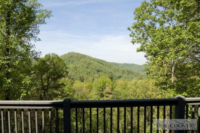 Image number 13 for the current listing