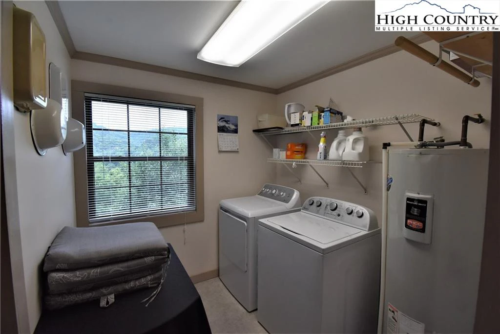 Image number 4 for the current listing