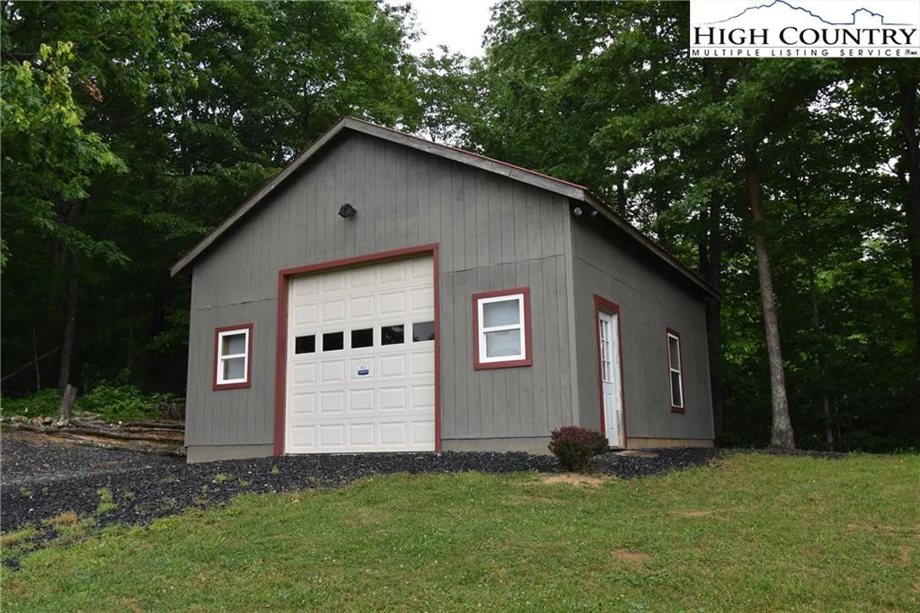 Image number 12 for the current listing