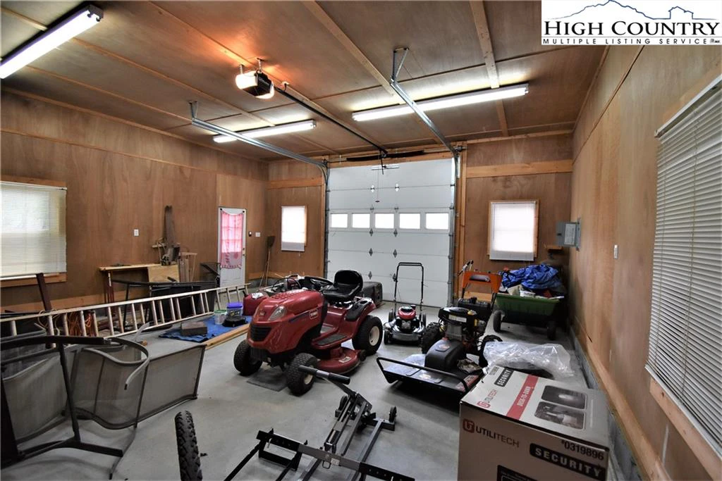 Image number 13 for the current listing