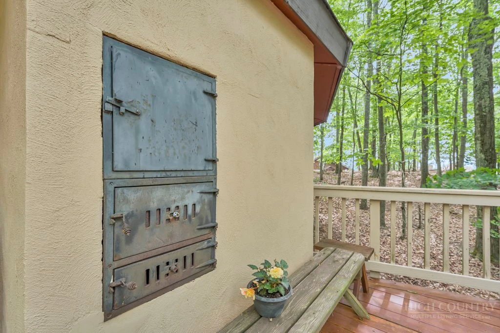 Image number 13 for the current listing