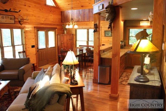 Image number 9 for the current listing