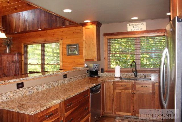 Image number 6 for the current listing