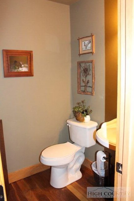 Image number 3 for the current listing
