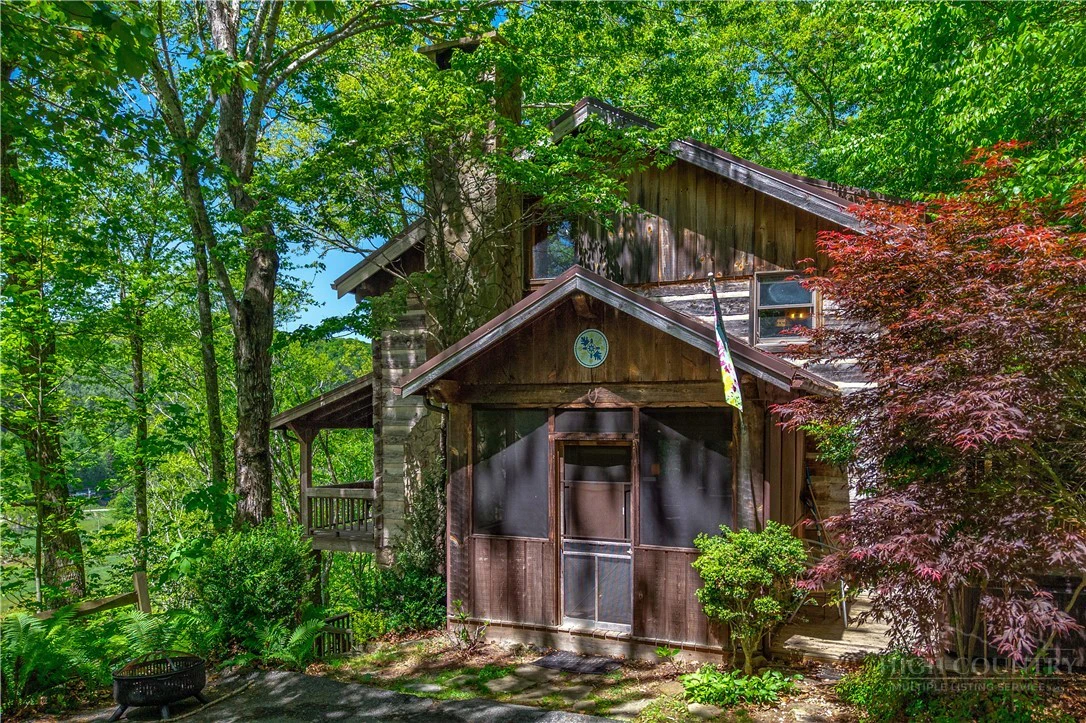 Image number 1 for the current listing