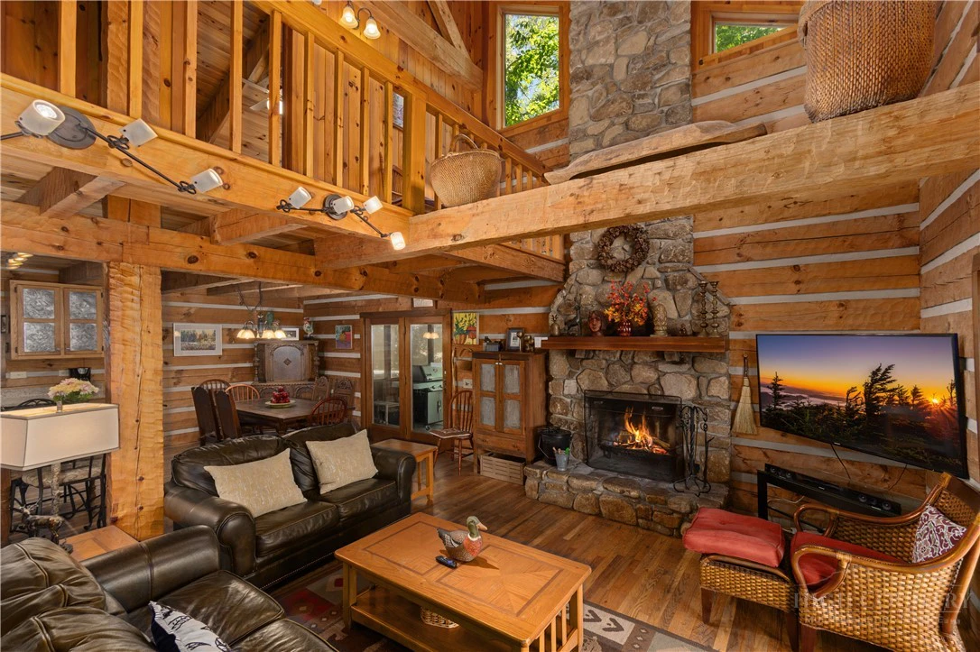 Image number 14 for the current listing