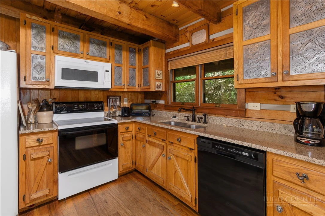 Image number 2 for the current listing