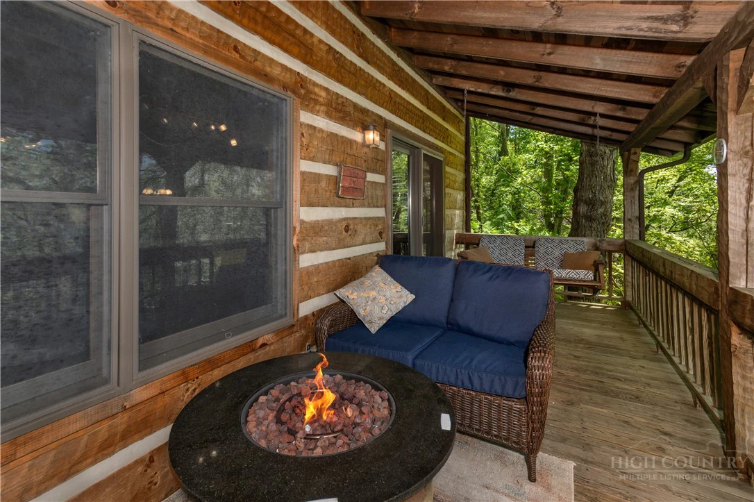 Image number 17 for the current listing