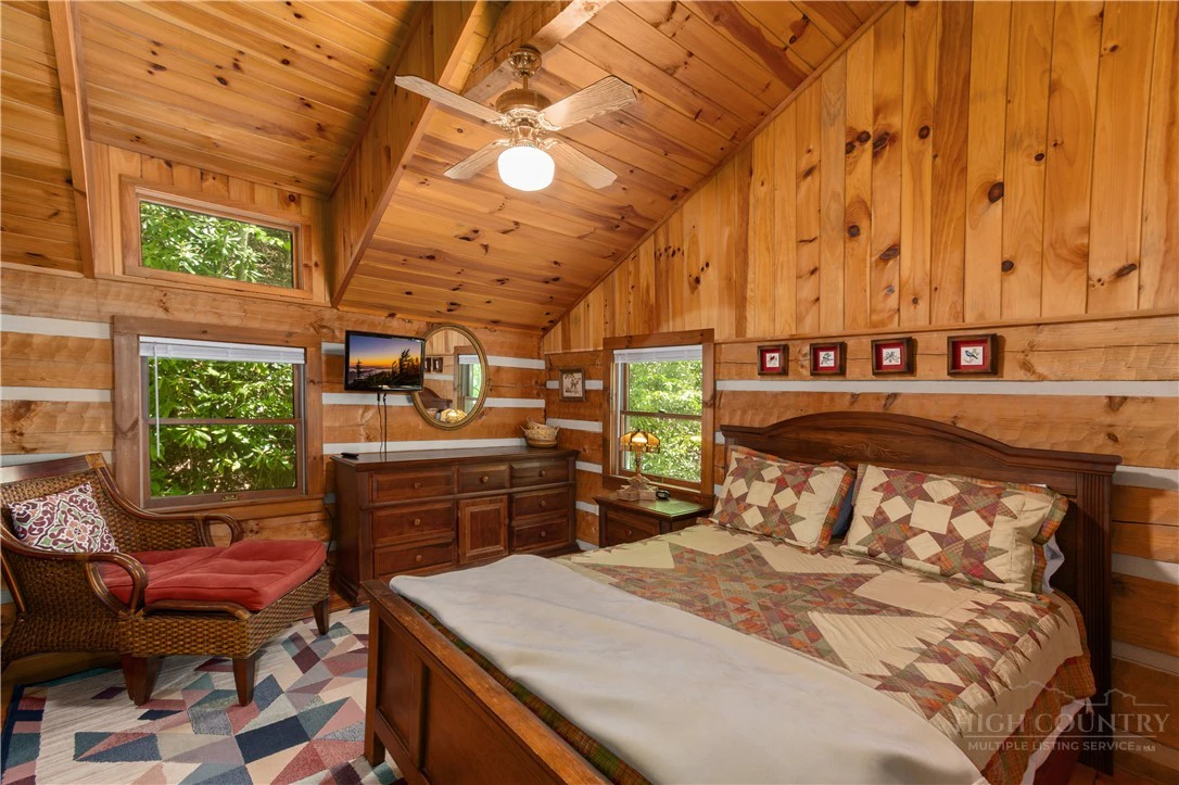 Image number 21 for the current listing