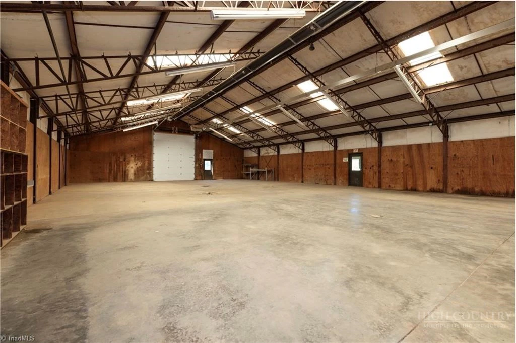 Image number 4 for the current listing