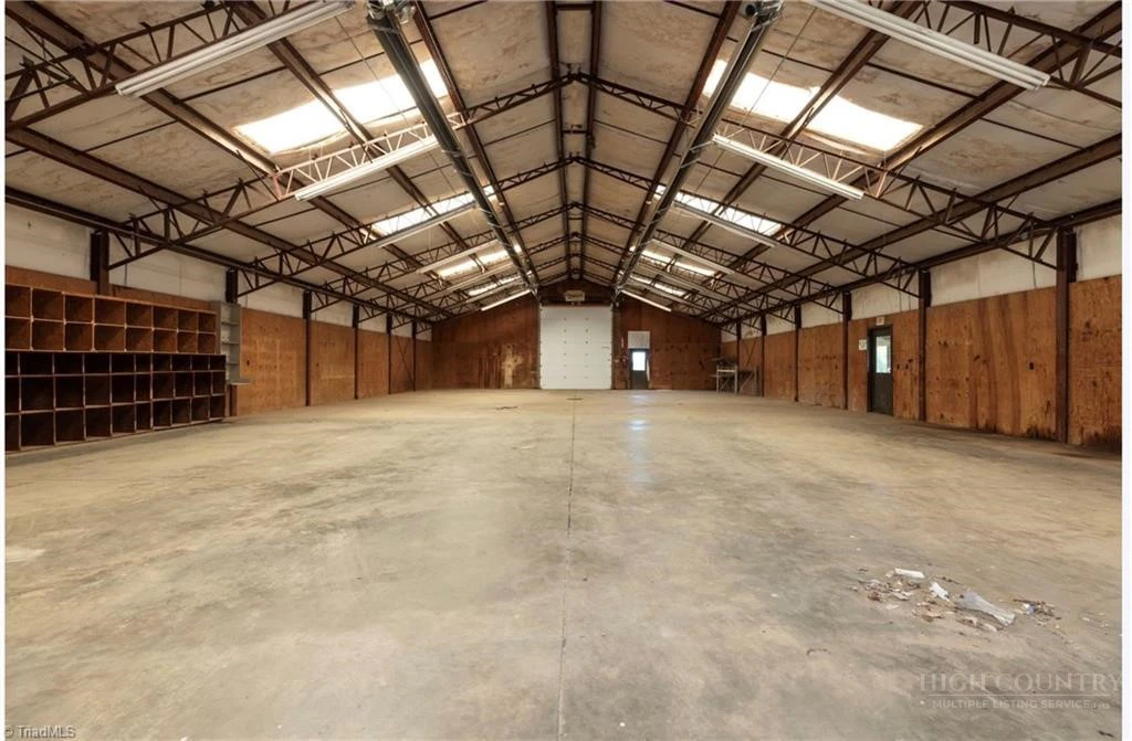Image number 5 for the current listing