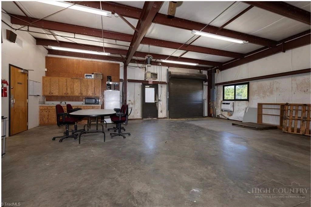 Image number 7 for the current listing