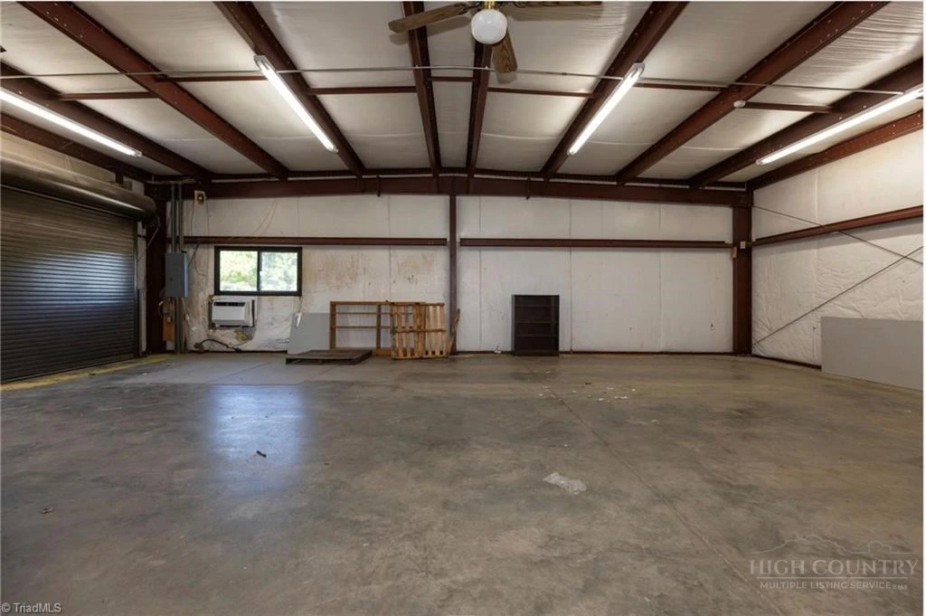 Image number 8 for the current listing