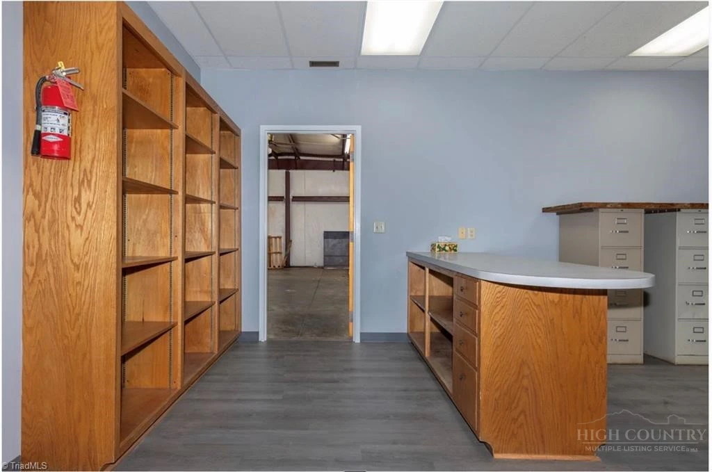 Image number 12 for the current listing