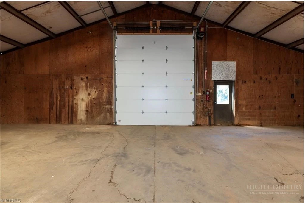 Image number 14 for the current listing