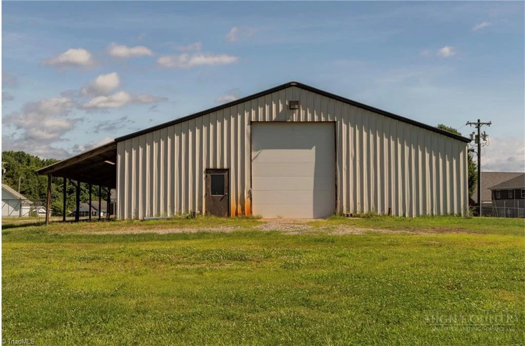 Image number 15 for the current listing