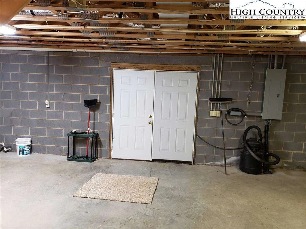 Image number 3 for the current listing