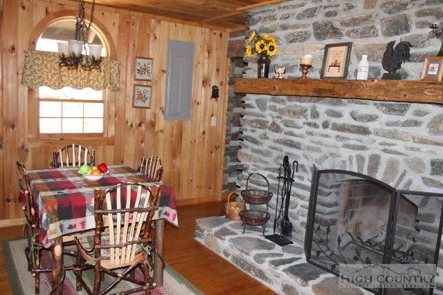 Image number 11 for the current listing