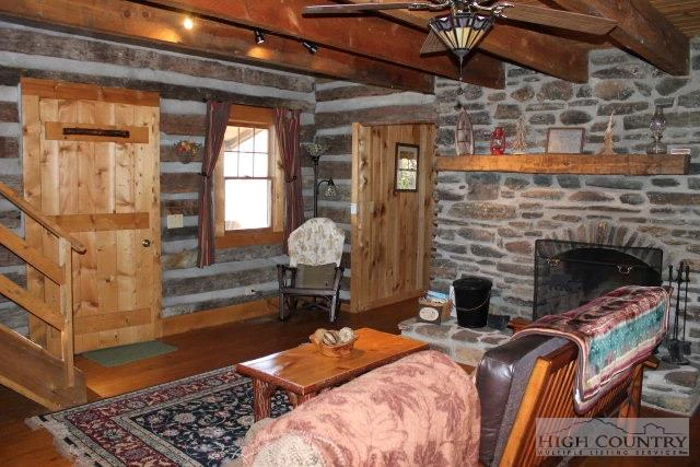 Image number 8 for the current listing