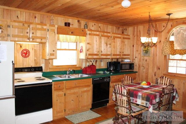 Image number 10 for the current listing