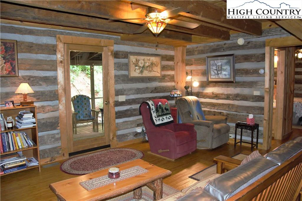 Image number 21 for the current listing
