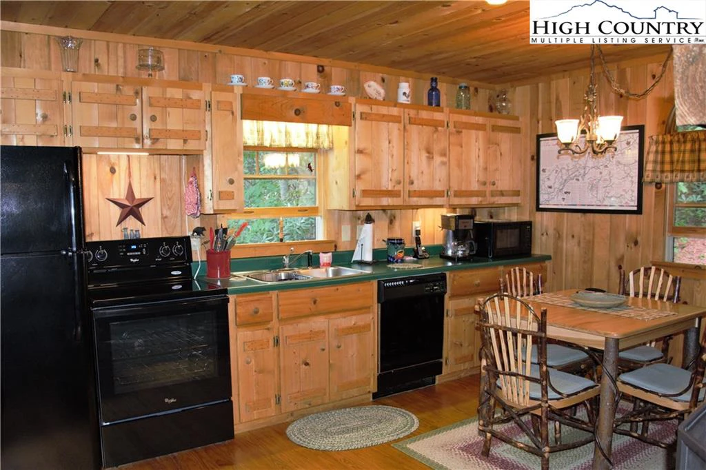 Image number 19 for the current listing